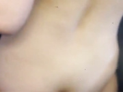 飞机上与靓妹趁晚上都睡觉了带她到洗手间去打炮紧张又刺激骚逼