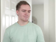 短发双女兴奋做爱玩弄大鸡巴深喉骑乘高潮