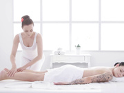 按摩少女鲍鱼淫穴舔弄抽插尖叫不断