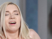 大胸金发女郎掰穴玩弄鸡巴侧入蛋蛋高潮