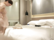 大胸眼镜妹极品粉乳一线天鲍鱼花式啪啪