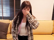 美女大学生欠了高利贷被小混混逼迫用肉体偿还 嫌弃小混混的鸡巴臭不愿意口被强操