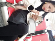 國內廁拍大神車站候車大廳蹲點守候尾隨幾個高顏值長腿妹子進女廁拍攝噓噓 1080P高清