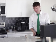 我想在你上班前给你一个好运符——西奥多拉·戴告诉丈夫