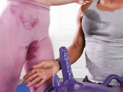 扎纳蓝玩健身球、摇屁股和奶子