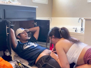 骚货留学生强上黑人修理工 深喉口爆大黑屌