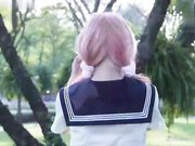 双马尾jk女孩公园拍写真，拍到一半被拉进厕所狂操