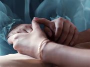 被困在衣柜里的少女莉安娜·洛芙斯 恳求她华丽的暗恋对象操她而不是去舞会