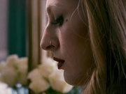 顺从的天使被她的主人束缚和支配