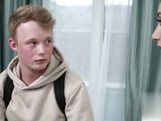 昨晚我在卧室里操了大屁股熟女继母