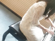 某站最新流出作品-某寫字樓大廈公共女廁拍攝到的各式漂亮妹子如廁噓噓 貌似出來後還故意搭訕妹子拍臉