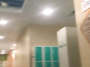 精品福利！國內某大型室內溫泉娛樂水世界拍攝女士更衣間年輕妹子沐浴更衣 雪白肌膚堅挺美乳絕對誘惑 原版高清