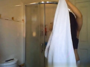 精品推薦 鹹濕房東公寓合租房女大學生浴室偷放攝像頭偷拍幾個苗條妹子沐浴更衣 下面毛毛濃密看得欲火焚身 720P高清原版