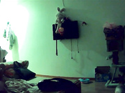 居家攝像頭破解拍攝到的年輕小夫妻客廳瘋狂啪啪 大彎屌抱起來邊走邊操 幹得嗷嗷直叫 場面刺激～720P高清