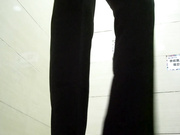 某大型商場公共衛生間拍攝到的各式美女少婦如廁 黑絲開檔內褲肥臀大屁股看得誘惑十足 1080P高清