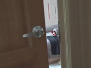 偷拍美女穿丝袜被发现，只好霸王硬上弓。