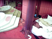 情趣酒店水滴摄像头监控TP大款胖哥和逼毛性感的骚情人按摩浴缸激情啪啪羡慕死屌丝