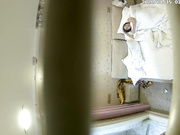 主題酒店情趣房拍攝到的健壯小哥和年輕美少婦偷情私會啪啪 互舔互插愛撫足足幹了兩炮直接累趴下了 露臉高清