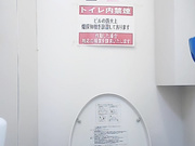 某站最新流出-潮流購物商城公共坐廁拍攝到的幾個氣質年輕美女如廁 有個妹子喜歡嘴裏叼著衛生巾逼毛性感誘惑 720P高清