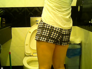 某大型商場公共衛生間拍攝到的各式美女少婦如廁 有幾位妹子顏值蠻高的 720原版高清