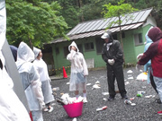 [DRPT-030] 変態オヤジにカッパの中を全裸にされボランティア清掃員が近くにいるのにガクイキしてしまうウブっこ女子○生 皆瀬あかり 【破解】 - 3of5