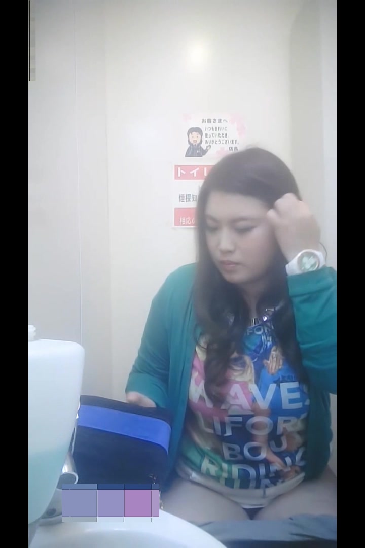 高檔餐廳公共衛生間超正視角拍攝到的食客美女如廁放尿 絕對美女如雲身材顏值爆表嫩穴清晰可視 720P原版高清