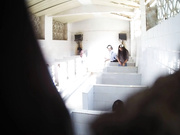 國內某市場公共女廁近距離拍攝各式美女如廁 貌似有幾個妹子顏值蠻高的 露臉高清