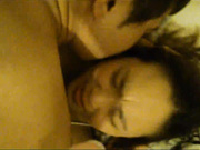 高顏值混血大學生美女與校內熱戀帥氣男友宿舍激情啪啪 掐著脖子掰開雙腿直插花心幹得淫水四溢 叫床聲太大了 720P原版高清