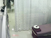 最新流出-女子SPA養生會所攝像頭黑客破解拍攝到的穿著瘦身衣褲來做皮膚保養的美少婦 身材性感陰毛濃密誘惑十足 原版高清