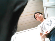 校園坑神潛入某高校公共女廁多視角偸拍各式大學生妹子如廁 課間排隊邊玩手機邊尿尿看得欲火焚身 1080P高清原版