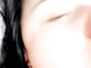 被按在厨房玩弄的小女人，揉奶抠逼亲小嘴，舔她骚穴叫的好骚，揉着骚奶子后入边亲边草，精彩刺激不要错过