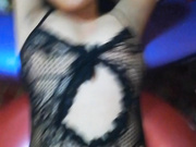 露脸眼镜骚妻穿着网纹露逼装被单男无套抽插，叫声迷人，从挚爱沦为分享的小母狗