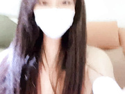 口罩也遮不住的风情万种，眼神妩媚撩人，火辣 艳舞诱惑，淫声荡语互动撩骚揉奶玩逼自慰呻吟，精彩别错过