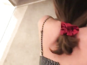 跪下去就立马变成臣服于主人的骚贱小母狗，最大限度的撅着屁股被后入就是主人赏赐的最好狗粮。