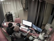 黑客破解网络摄像头偷拍❤️貌似小宾馆值班监控室值班人员在里面泡妞做爱