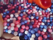 带肉丝老妈打台球・直接在泡泡池就开始操起来了