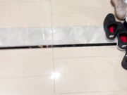 当教师的嫂子叫我去他们家吃饭喝酒，趁哥哥喝多了躺在卧室，嫂子被我在客厅强操了