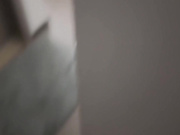 雪糕妹妹-亲哥在房间打飞机，骚货妹妹在门口偷看自慰