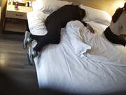 流出高校附近民宿酒店偷拍❤️小哥和漂亮女友尝试新动作没几下就被弄射了