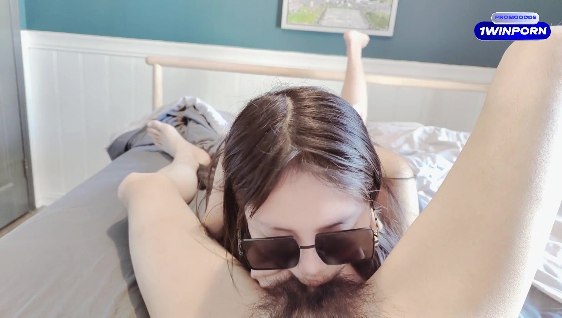 继妹成年后送给我的一份特别礼物，精致小妹妹紧致爽滑密道被大肉棒操到合不拢，被操的骚叫不停，声音动听