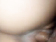 小情侣爱爱自拍 貌似在汽车里 空间有点小 妹子上位全自动 贵在真实