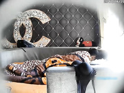 主题酒店偷拍-超漂亮的非主流蓝发美女和认识没多久的朋友酒店啪啪,妹子比较害羞操逼时还要挡着,叫声很厉害啊!国语