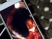 看着A片自慰  ，射到手机屏幕上