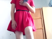 穿红色连衣裙艺校妹子
