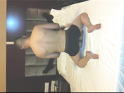 猥琐眼镜刘老板以谈公事为由约销售女经理吃饭把她灌醉带到宾馆呼呼大睡扒光各种玩弄还拔阴毛玩