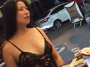 最新门事件性感薄纱辣妹吃母鸭喝醉玩H露奶捧着左乳口中还念念有词这就是个身体而已