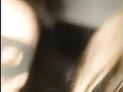 白虎豪乳蜜桃Q妹首次户外车震嫌车内空间太小，直接下车在马路边上做不停有车路过