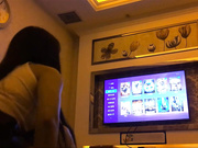 性感短裙美女和网友吃饭后到会所包厢等按摩技师时按耐不出掀开短裙啪啪,搞完后又到酒店继续操,床都干歪了!