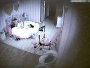 文艺范的漂亮美女应该是第一次和男友开房,刚操一会女的突然哭了跑到厕所里,哄了一会才愿意继续,各种姿势爆插!