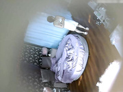 气质短发美女白领趁下班时间开好房间约情人酒店偷情,男的确实很猛没一会就把美女操爽了还不舍的抱在一起!